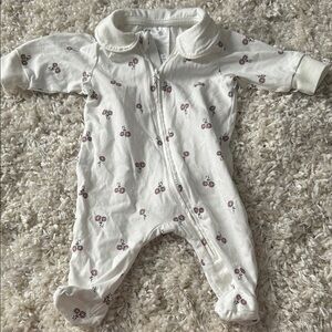 +H&M+ Charming Cream Baby Footie